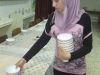 تجربة  طفولية في رمضان  الأطفال يطبخون ويعدون وجبات الطعام ويدعون للإفطار