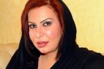 صورة لناشطة سعودية ترتدي تنورة قصيرة واخرى بدون ملابس تشعل 