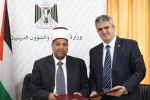 اتفاقية بين البنك الاسلامي الفلسطيني ووزارة الأوقاف لاطلاق مشروع توليد الطاقة البديلة