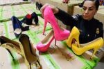 طولكرم: مطالبة تجار الأحذية بالتخلص من الماركات المزيفة