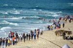 آلاف الفلسطينيين من الضفة على شواطىء يافا لاول مرة منذ 12 عاما