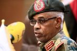 من هو الفريق عوض بن عوف رئيس 'المجلس العسكري الانتقالي' في السودان؟