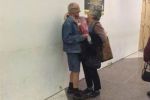 صور: عجوزان يحتفلان بعيد الحب على طريقتهما