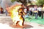 شاب تونسي يشعل النار بجسده على طريقة البوعزيزي
