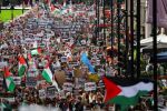 بريطانيا.. أكثر من 100 ألف يشاركون بمسيرة داعمة لفلسطين 