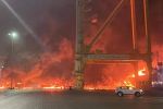 دبي: اندلاع حريق إثر انفجار في ميناء جبل علي