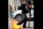 إصابة مواطنين- حارقة تشتعل على صدر ضابط (فيديو)