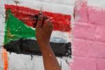 السلطات السودانية تغلق مكتب قناة الجزيرة القطرية وتسحب ترخيص عملها