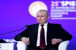 بوتين: روسيا لا تهدد أحدا بالسلاح النووي ومساعي الغرب لبلوغ الدولار 200 روبل باءت بالفشل