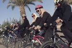  الإسرائيليون معجبون براكبات الدراجات السعوديات