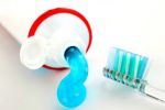 كيفية استخدام معجون الاسنان في التنظيف, تنظيف البيت