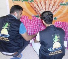 جمعية فجر للإغاثة والتنمية  بغزة  توزع كسوة على الأسر الفقيرة 
