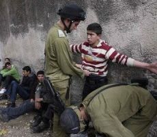 منظمة دولية:إسرائيل تمارس التعذيب ضد الأطفال الفلسطينيين خلال الإعتقال
