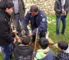 الشرطة تشارك في فعاليات يوم الشجرة بجمعية الإحسان الخيرية في الخليل