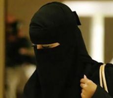 الإمارات: محاكمة منتقبة بتهمة هتك عرض رجل في مصعد