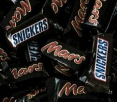 شركة مارس تسحب منتجاتها من الشوكولاتة في 55 بلدا  