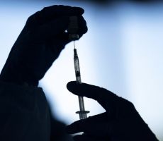 أوميكرون: انتشار عالمي متسارع وتفاؤل بقدرة اللقاحات على مقاومتها