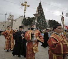 مسيحيو فلسطين يقتصرون في احتفالاتهم بأعياد الميلاد على الشعائر الدينية