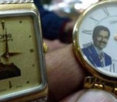 اعتقال عراقي يبيع ساعات تحمل صور صدام
