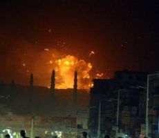 قصف على قاعدة عسكرية تابعة للحوثيين بمدينة الحديدة اليمنية