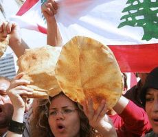 لبنان.. رغيف الخبز «التائه» بين السياسة والاقتصاد