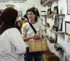 عزوف الشباب يهدّد مستقبل صناعة زيت الأرغان في المغرب