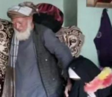 أفغاني يبيع طفلته 9 سنوات كعروس لعجوز عمره 70 عاماً