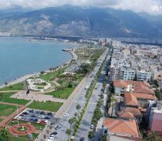 مستوى البحر يرتفع بعد زلزال هاتاي جنوب تركيا.. مياه غمرت الشارع “فيديو”