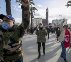 عقب وفاة متظاهر.. 3 أحزاب تونسية تحمل سعيد مسؤولية 