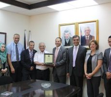 بنك القدس يقدم دعمه لمختبر المكفوفين بفرع جامعة 'القدس المفتوحة' في رام الله والبيرة