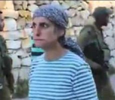 ييش دين :المستوطنة عنات كوهن تُصوَّر مرة أخرى وهي تعتدي على مواطن فلسطيني في الخليل