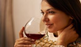 ما ضرر النبيذ على للنساء؟
