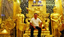 فيتنامي يبني منزلاً من الذهب