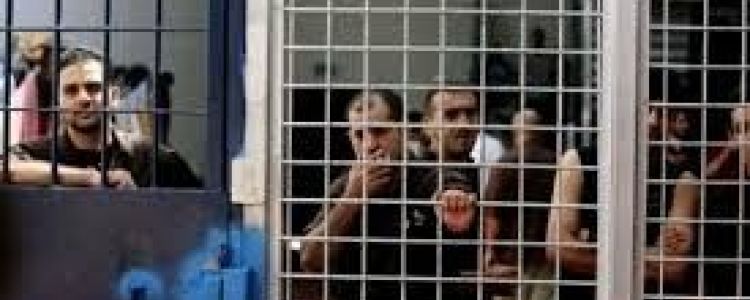 الاحتلال يصدر أوامر اعتقال إداري لـ(16) أسيراً.