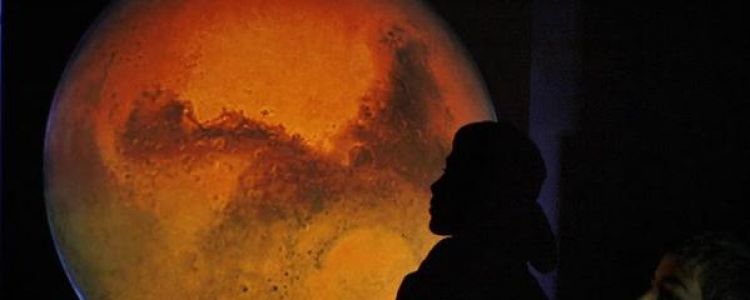  بالصور.. أشهر 6 قصص خرافية روّجتها الصحافة عن كوكب المريخ