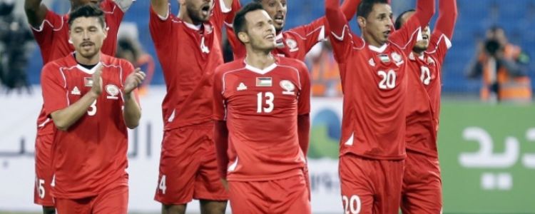 مدرب عمان يعترف بأحقية فلسطين في الفوز
