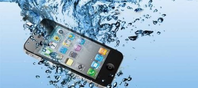 ماذا تفعل اذا سقط هاتفك النقال في الماء