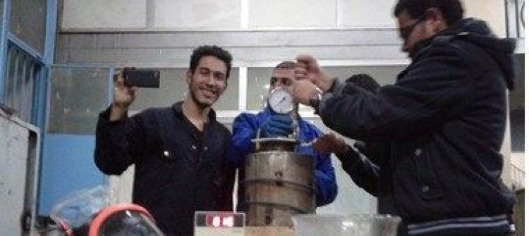 طلاب مصريون يبتكرون جهازا لإنتاج الوقود من المخلفات الزراعية 
