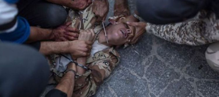 صورة ذبح جندي سوري على يد عناصر 