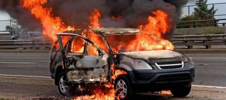 مستوطنون يحرقون سيارتين في مجدل بني فاضل جنوب نابلس 