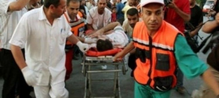 إصابة 4 مواطنين بشظايا قذيفة من دبابات الاحتلال شرق دير البلح 