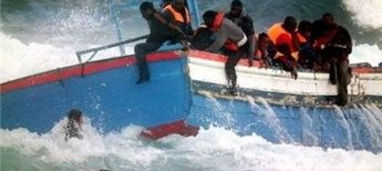  البحرية الايطالية تنقذ 700 مهاجر من الغرق بينهم فلسطينيون
