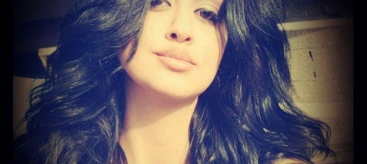 بالفيديو ..الفنانة اللبنانية ماريال فارس تستجيب لمعجبيها وتغني لهم عبر' الفيس بوك'