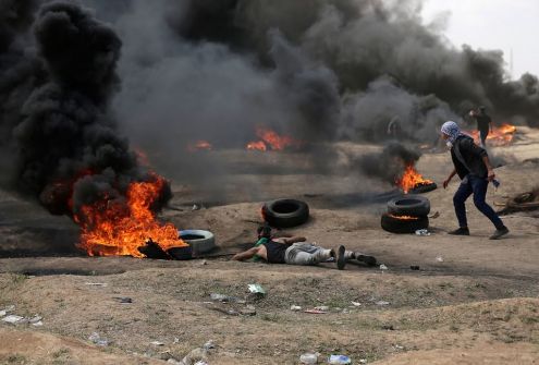  52 شهيدا واكثر من 2400 جريحا في مجزرة اسرائيلية متواصلة ضد مسيرات العودة في غزة