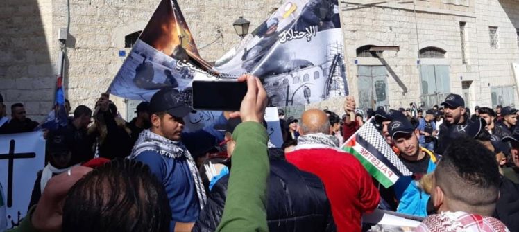 بالصور:التجمع الوطني المسيحي ينظم تظاهرة حاشدة ضد الاضطهاد الديني بحق الفلسطينيين
