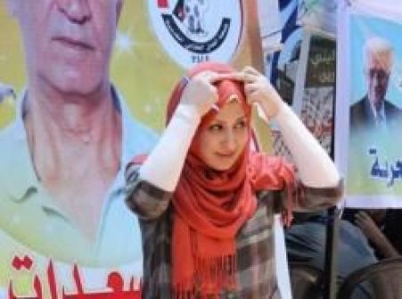 نيابة غزة تفرج عن الصحفية الحاج بعد اعتقالها بسبب بوست على صفحتها