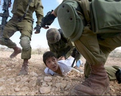 الاحتلال يعتقل طفلين من مدينة الخليل