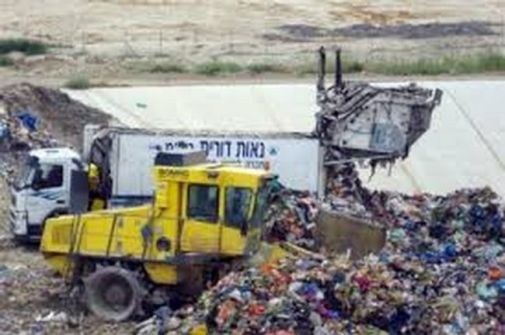 في تقرير لمركز معا: غزو النفايات الإسرائيلية الخطرة لأراضي الضفة الغربية لم يتوقف
