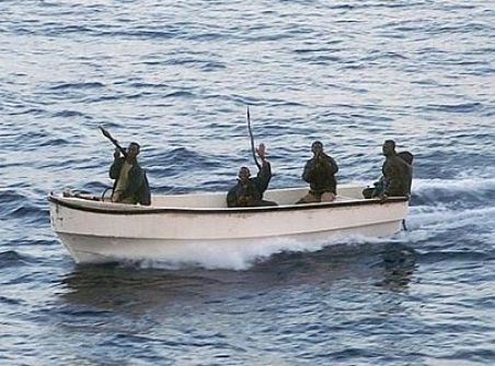 الصين تنقذ طاقم سفينة صيد بعد ان احتجزهم قراصنة صوماليون 18 شهرا