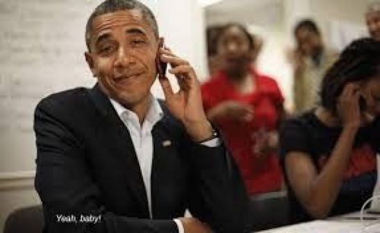 أوباما يعيد المروحية الرئاسية ليأخذ هاتفه